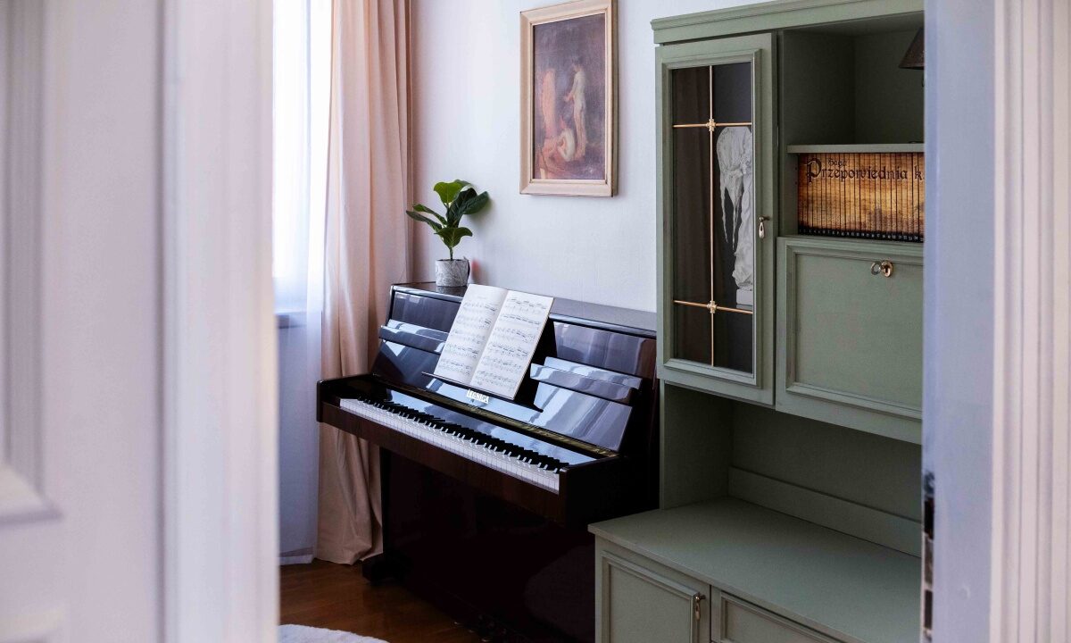 235251_3