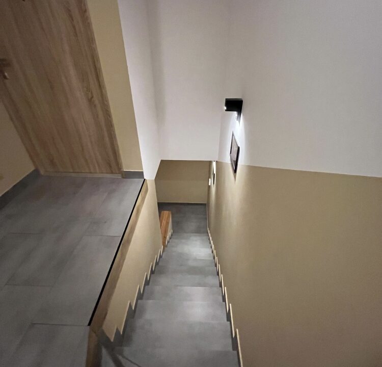 235723_3