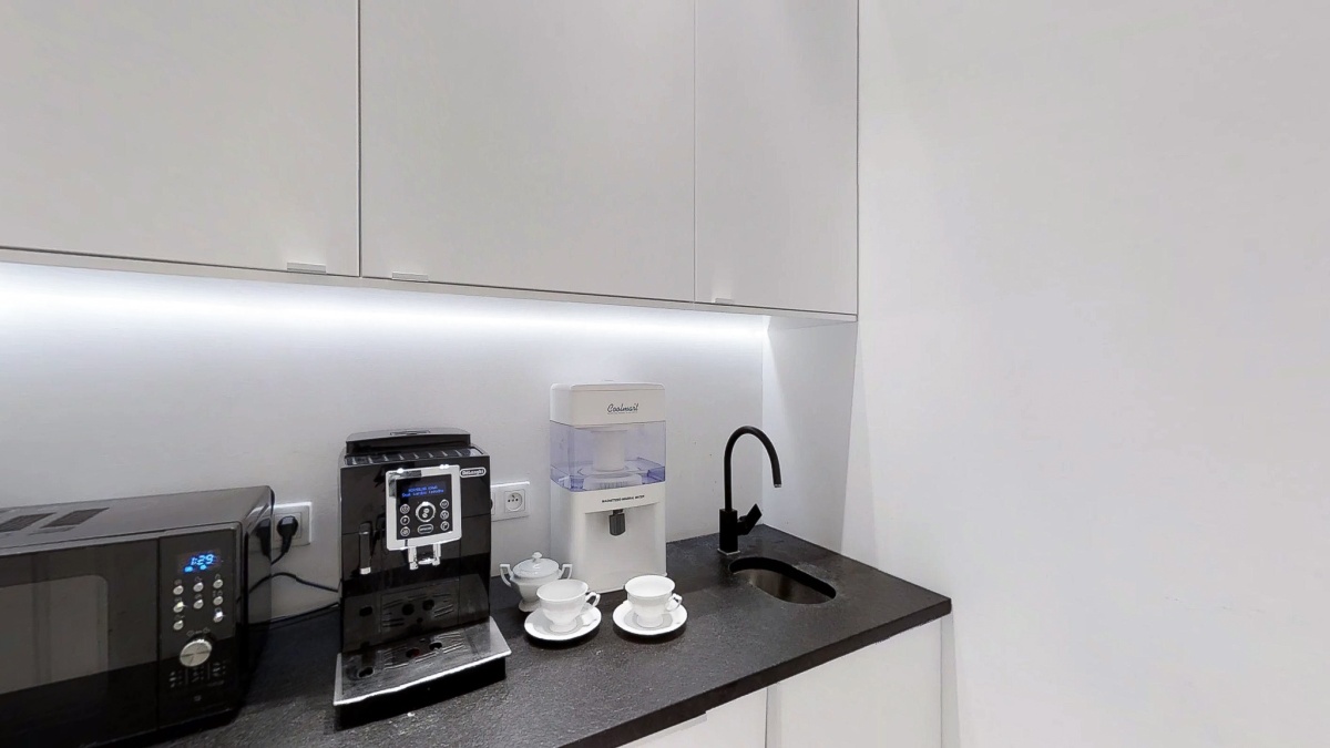 246258_3