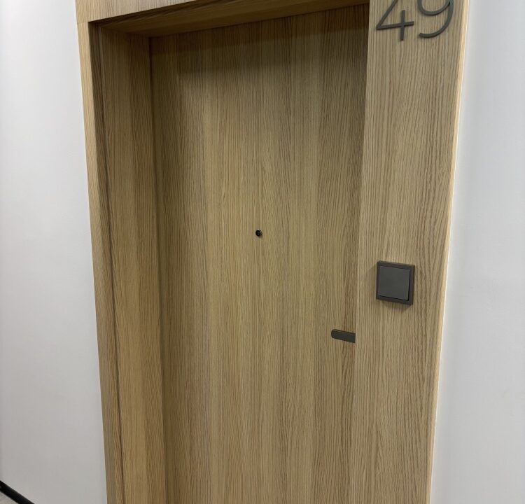 246466_3