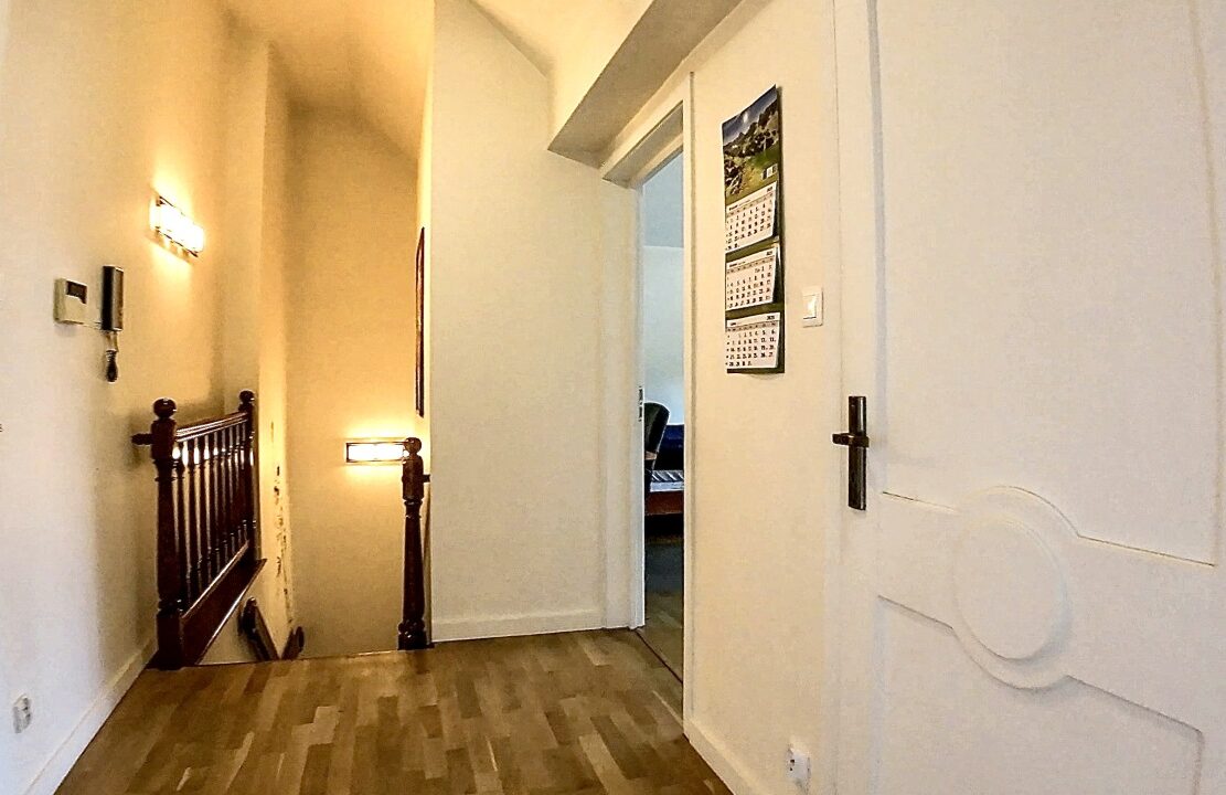 249063_3