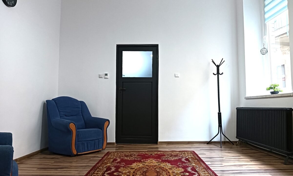 250350_3